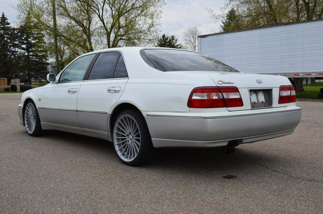 1997 Nissan Cima 3rd Gen - Image 7 of 31
