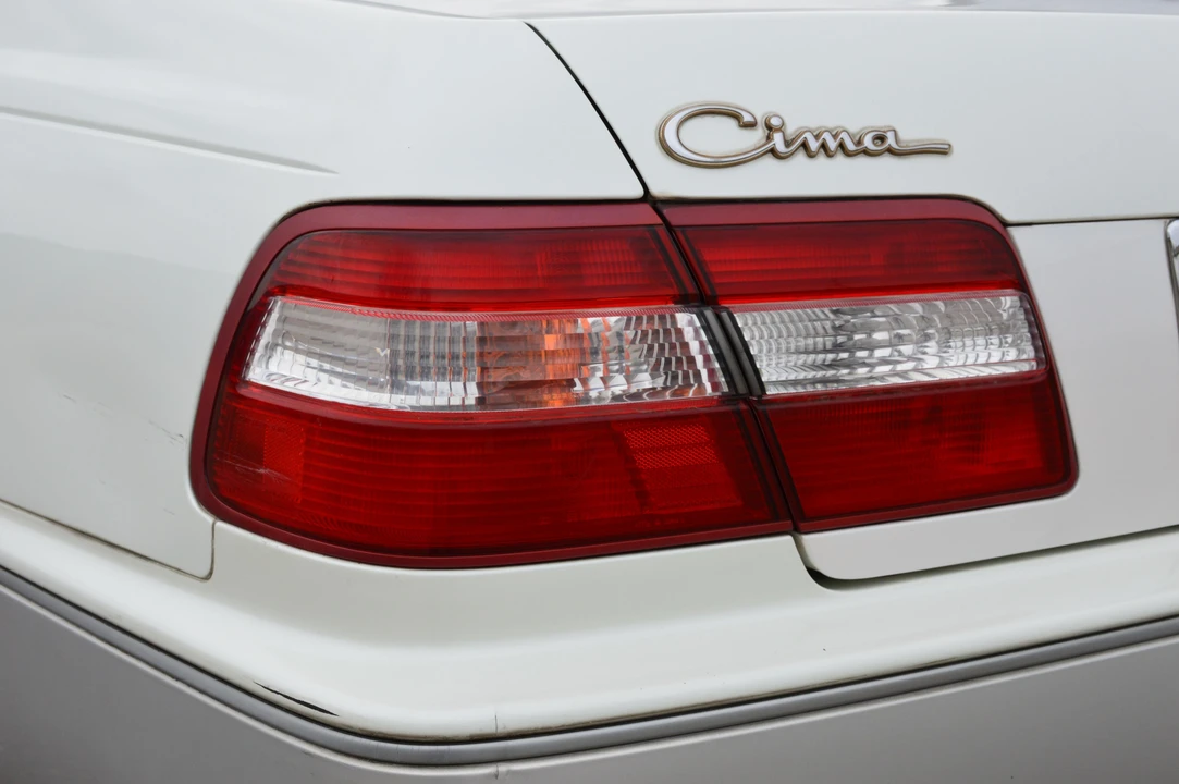 1997 Nissan Cima 3rd Gen - Image 25 of 31