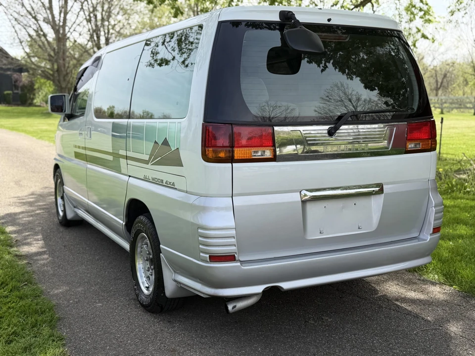 1997 Nissan Elgrand 1st Gen - Image 13 of 31