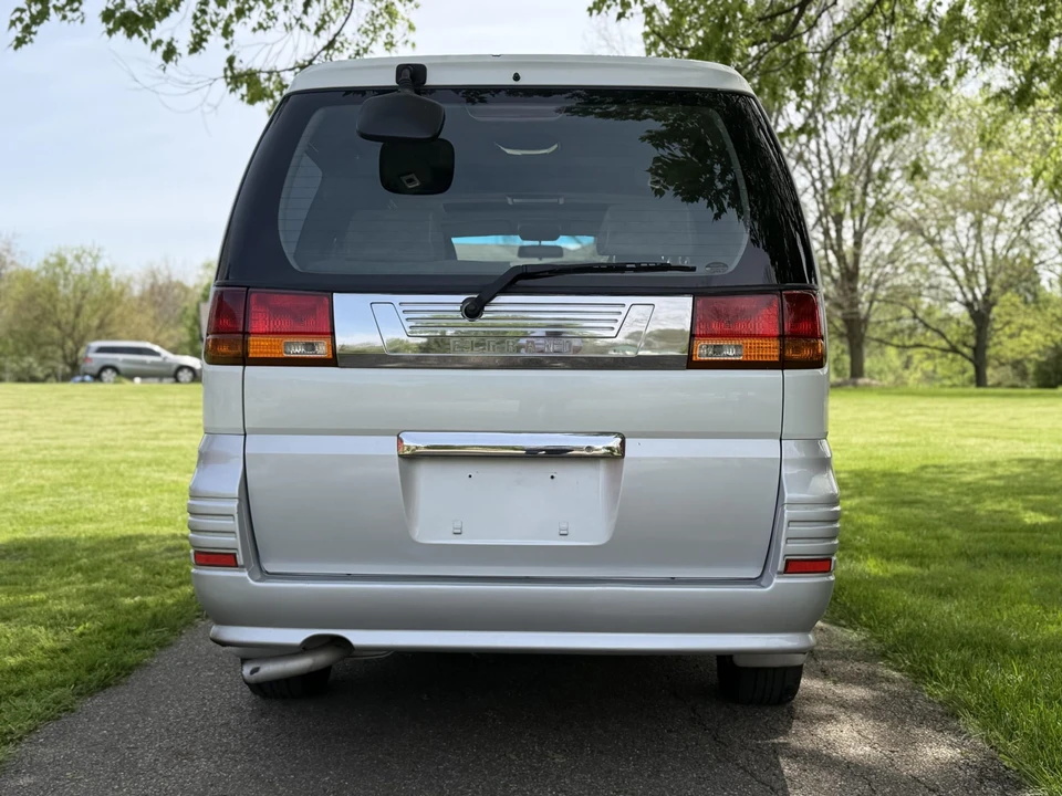 1997 Nissan Elgrand 1st Gen - Image 14 of 31