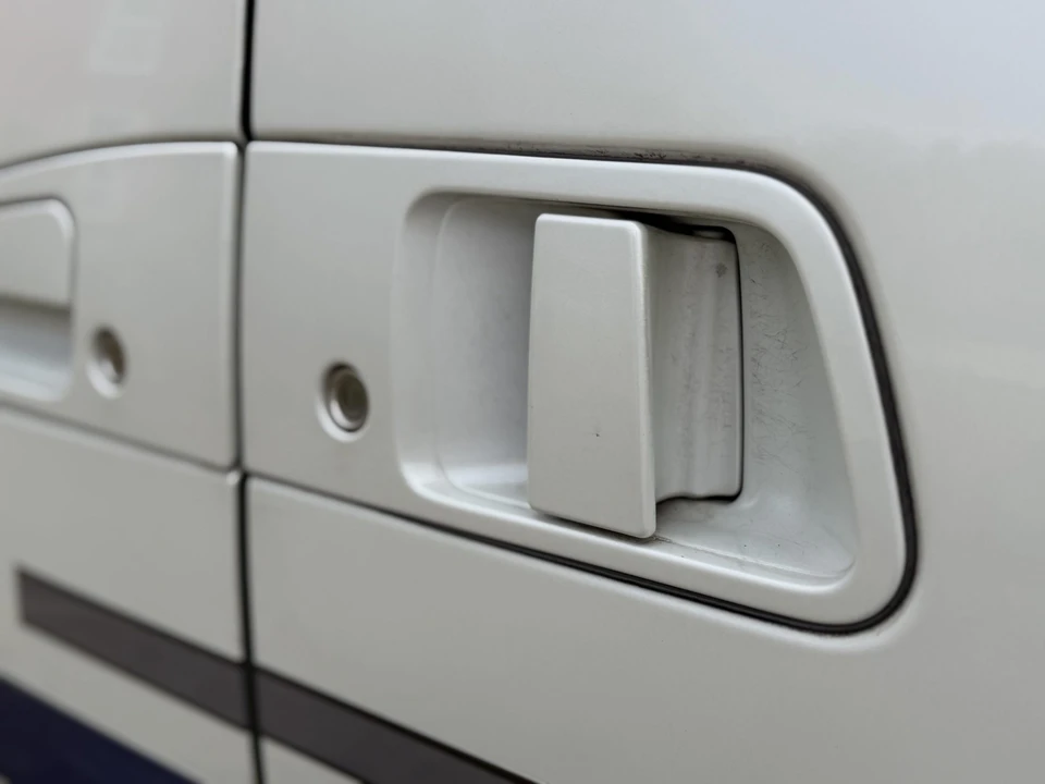 1997 Nissan Elgrand 1st Gen - Image 27 of 31
