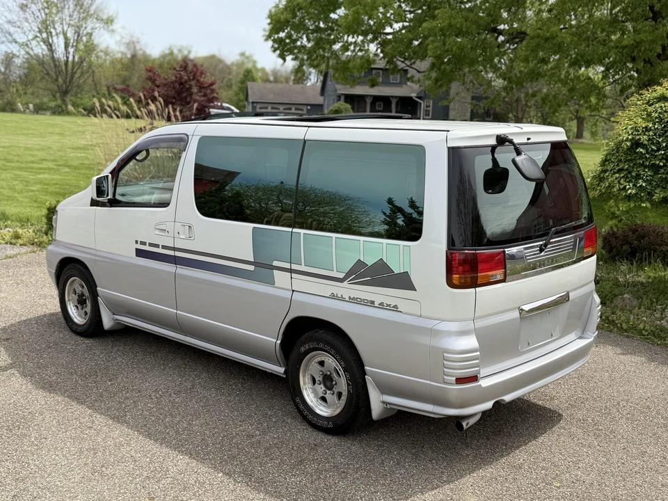 1997 Nissan Elgrand 1st Gen - Image 10 of 31