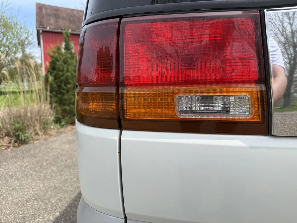 1997 Nissan Elgrand 1st Gen - Image 28 of 31