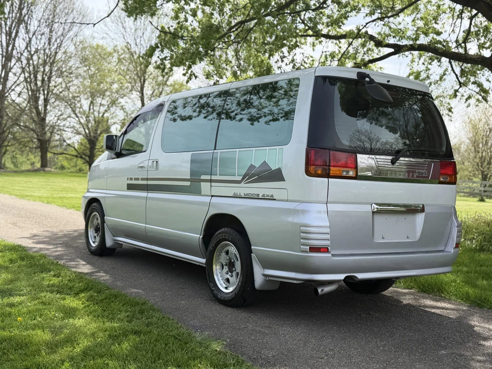 1997 Nissan Elgrand 1st Gen - Image 11 of 31