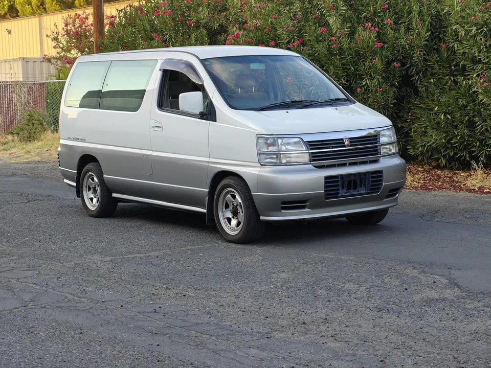 1997 Nissan Elgrand 1st Gen - Image 16 of 31