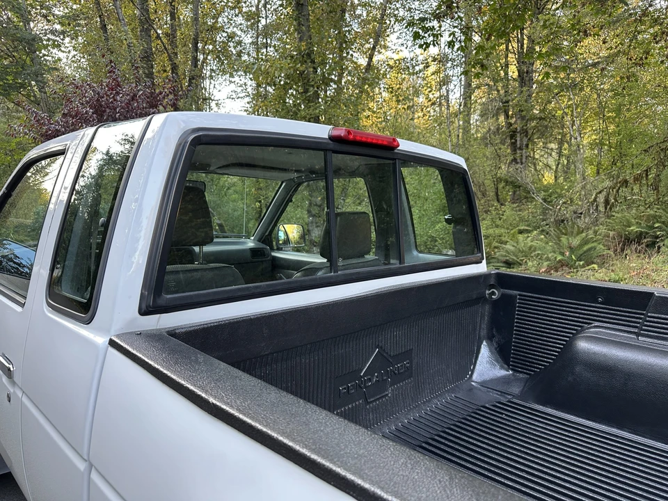 1997 Nissan Frontier 1st Gen - Image 21 of 31