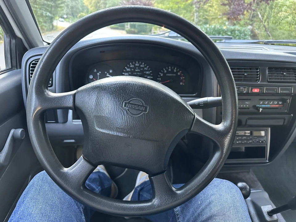 1997 Nissan Frontier 1st Gen - Image 28 of 31