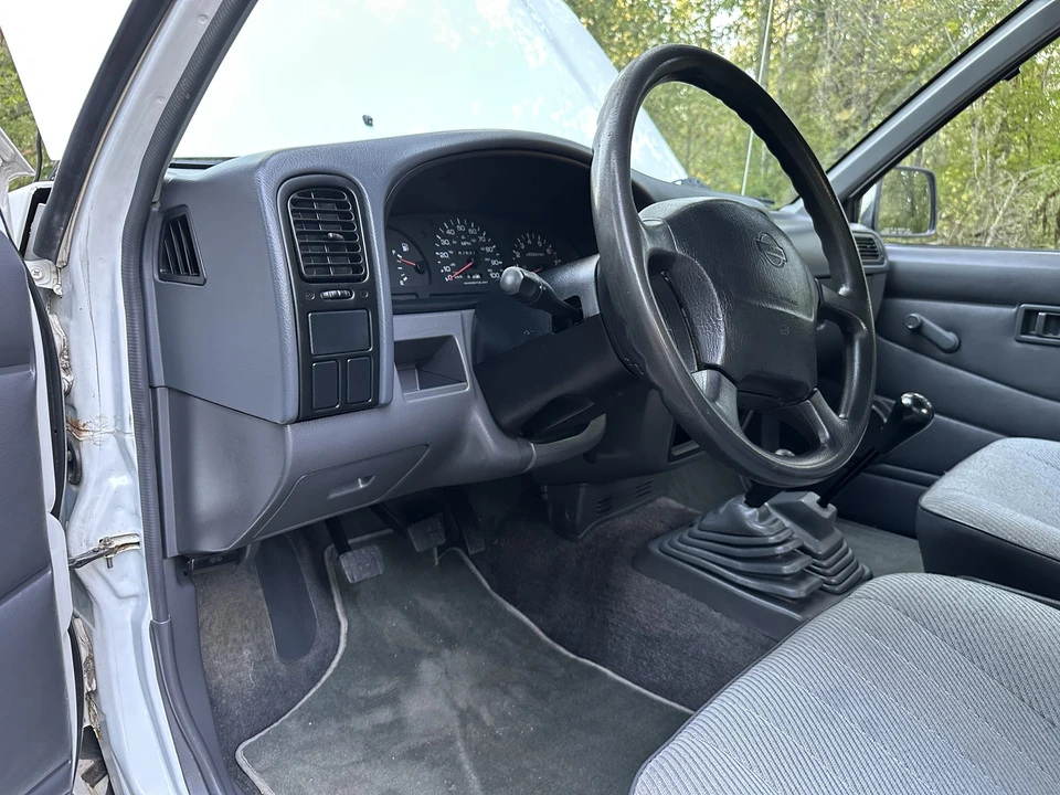 1997 Nissan Frontier 1st Gen - Image 26 of 31