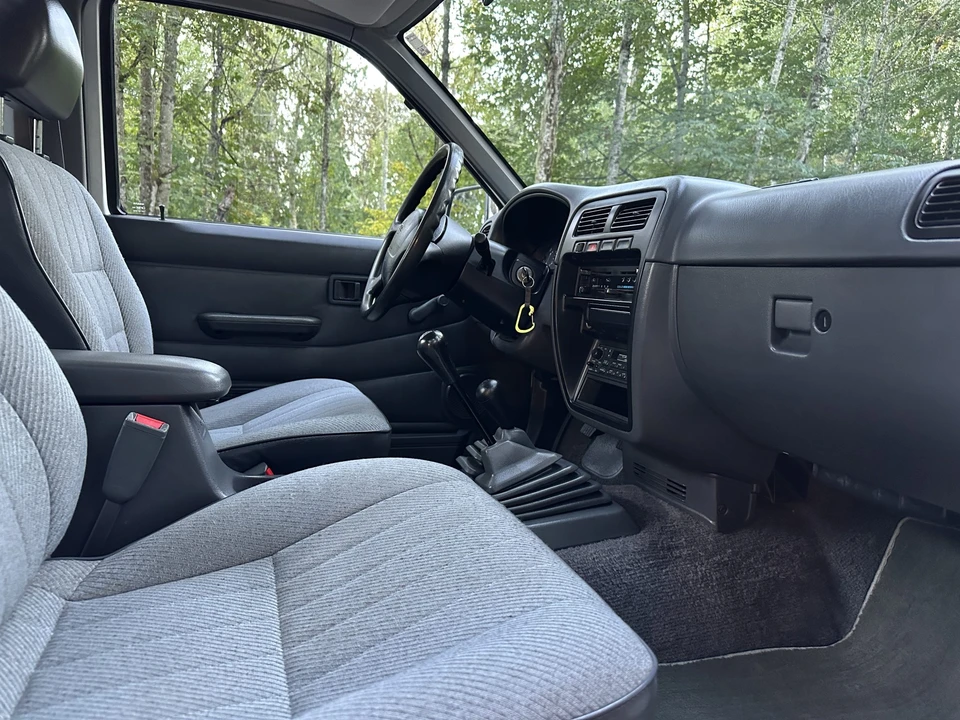 1997 Nissan Frontier 1st Gen - Image 25 of 31
