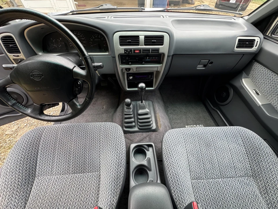 1997 Nissan Frontier 1st Gen - Image 28 of 31