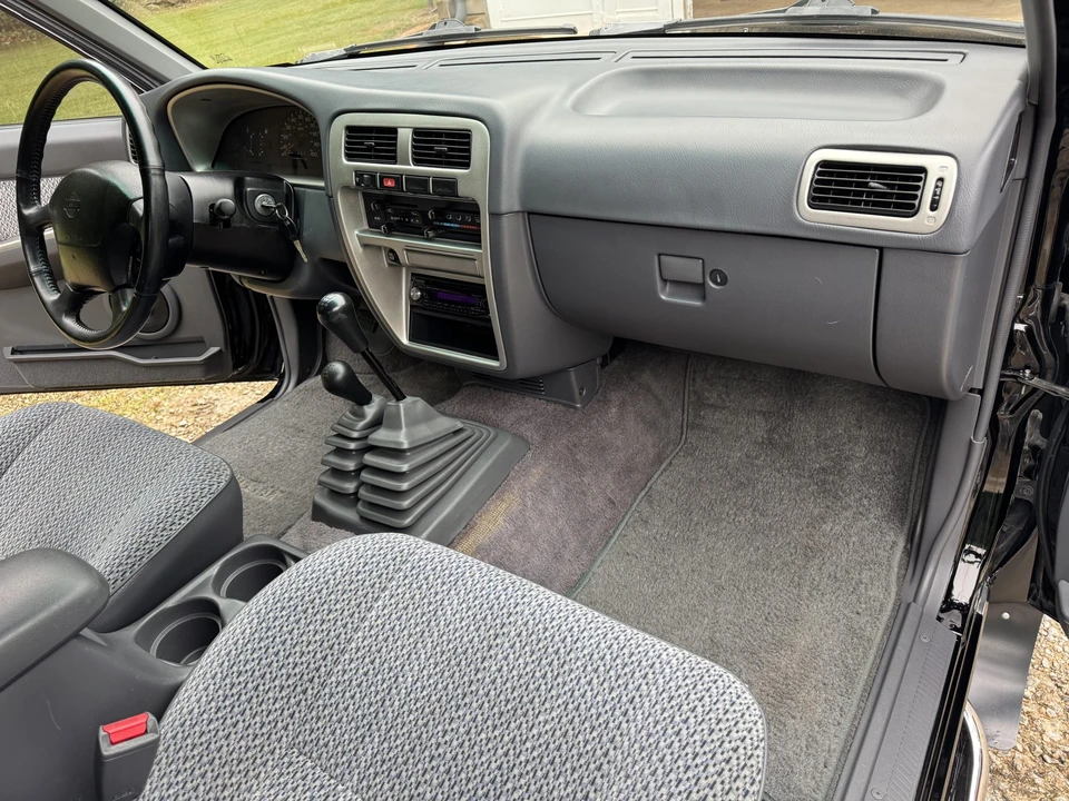 1997 Nissan Frontier 1st Gen - Image 30 of 31