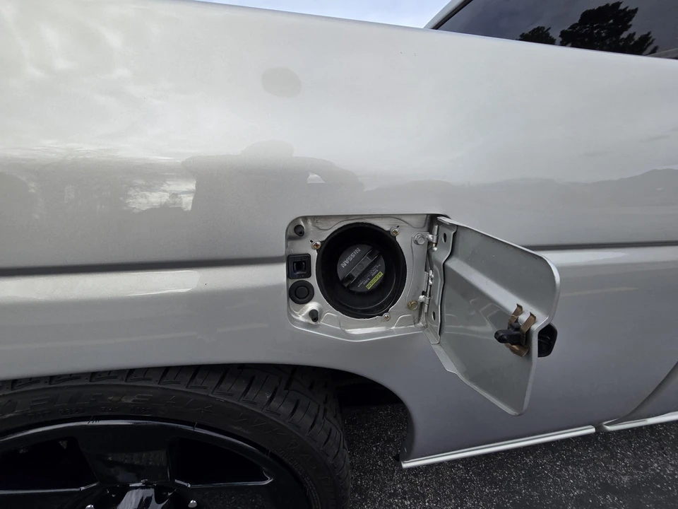 1997 Nissan Frontier 1st Gen - Image 25 of 31