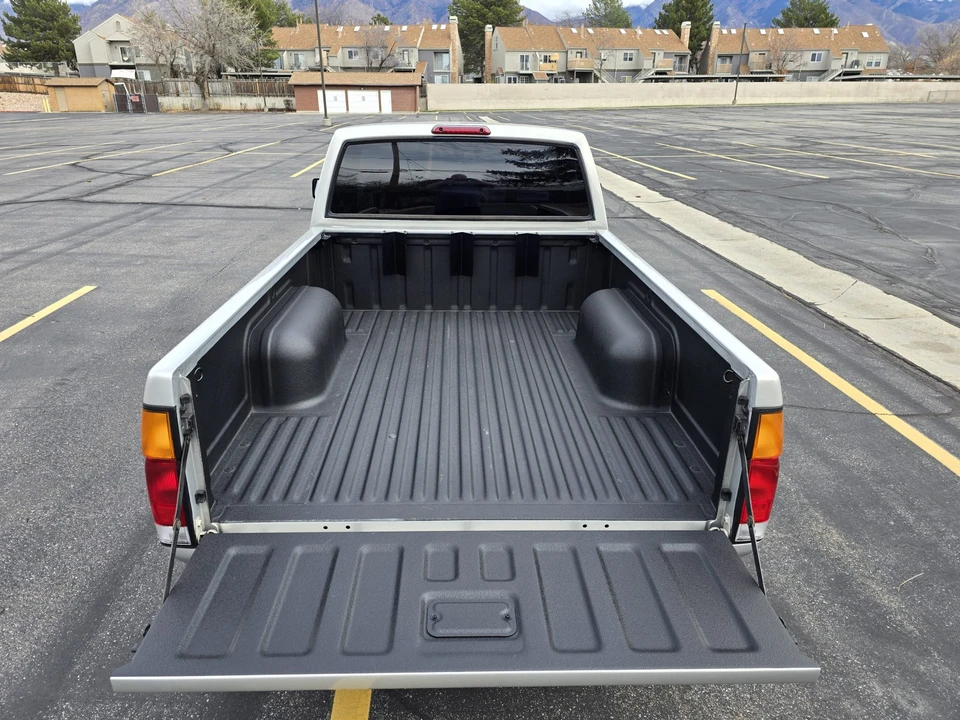 1997 Nissan Frontier 1st Gen - Image 23 of 31
