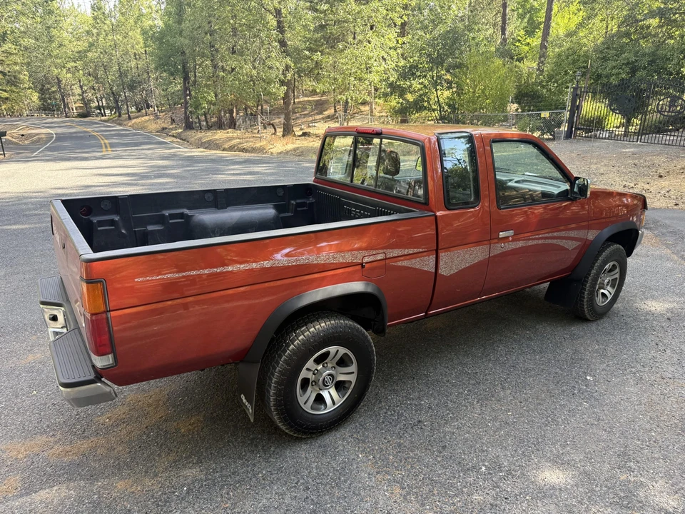 1997 Nissan - Image 12 of 31