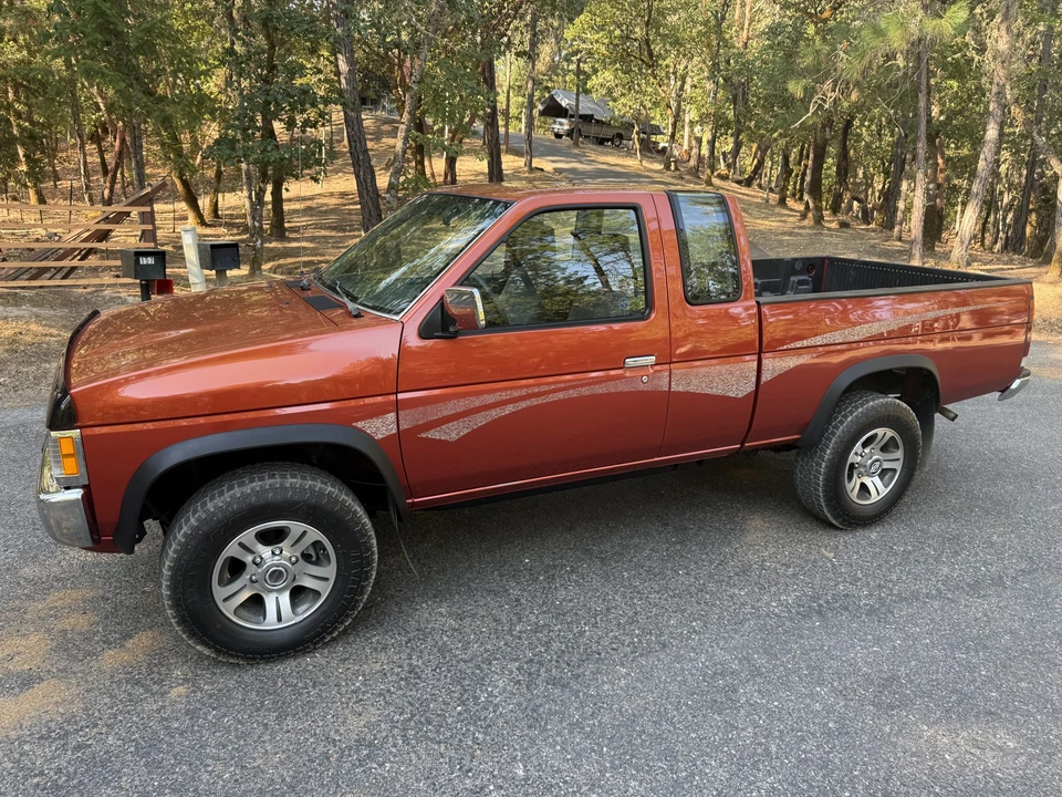 1997 Nissan - Image 4 of 31