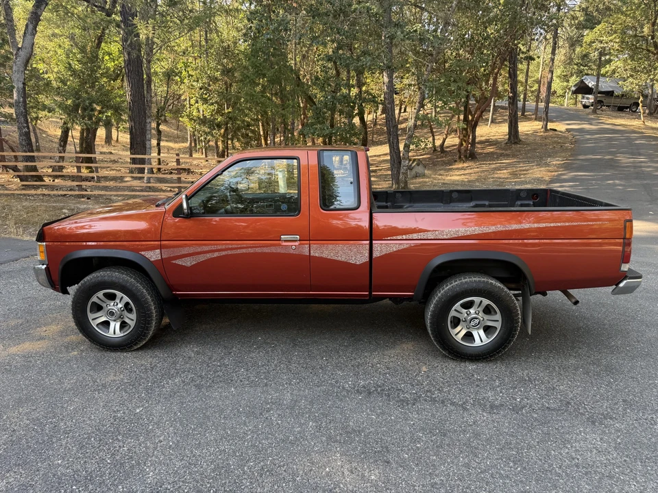 1997 Nissan - Image 5 of 31
