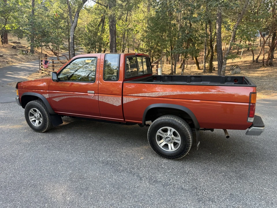 1997 Nissan - Image 6 of 31