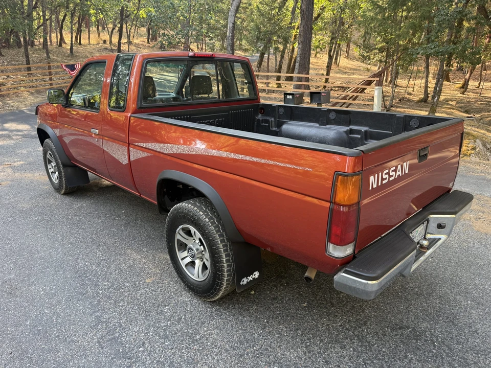 1997 Nissan - Image 8 of 31