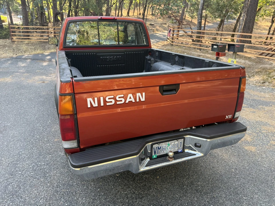 1997 Nissan - Image 9 of 31