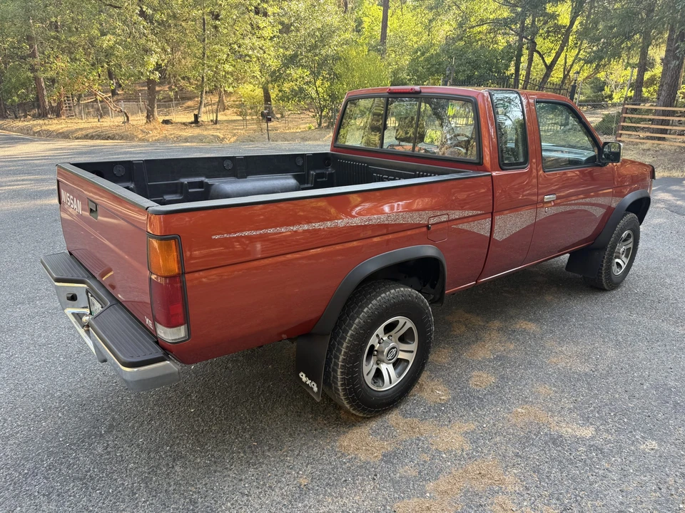 1997 Nissan - Image 11 of 31