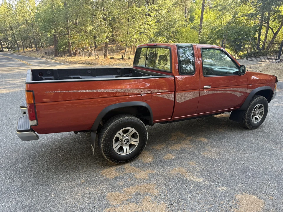 1997 Nissan - Image 13 of 31