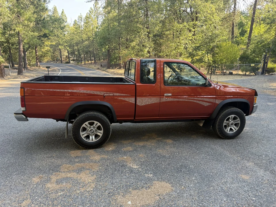 1997 Nissan - Image 14 of 31