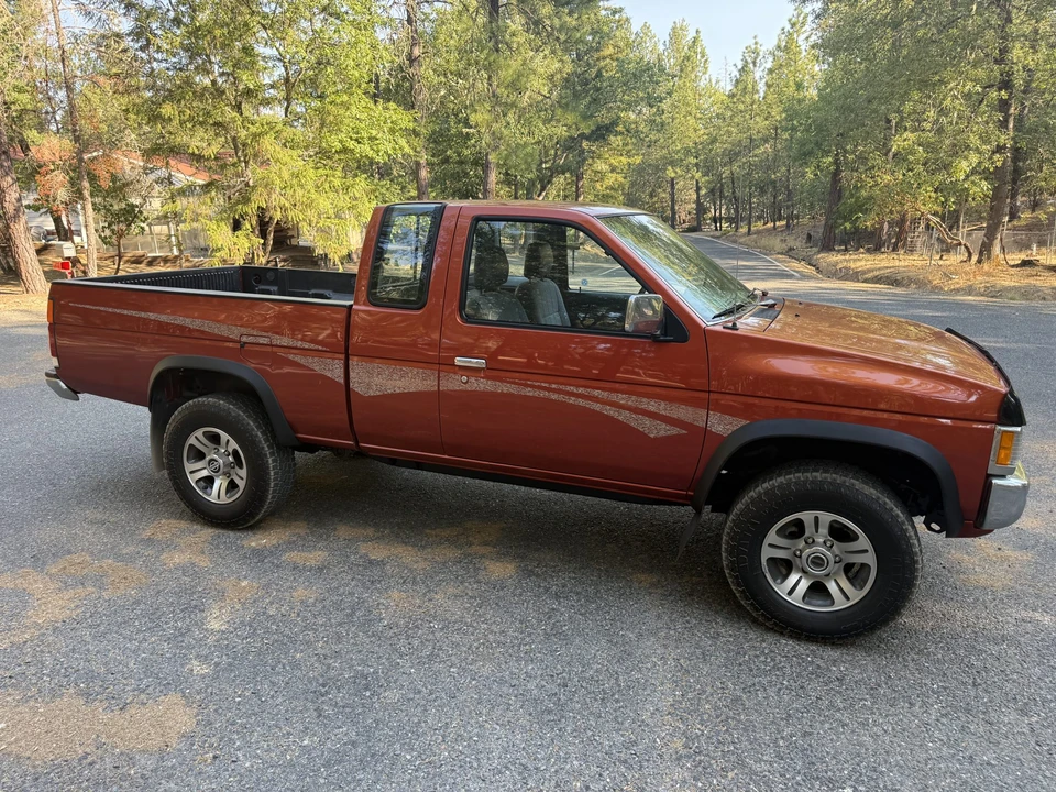 1997 Nissan - Image 15 of 31