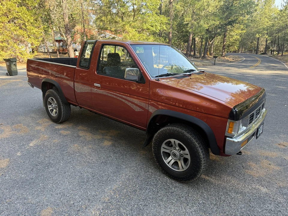 1997 Nissan - Image 16 of 31