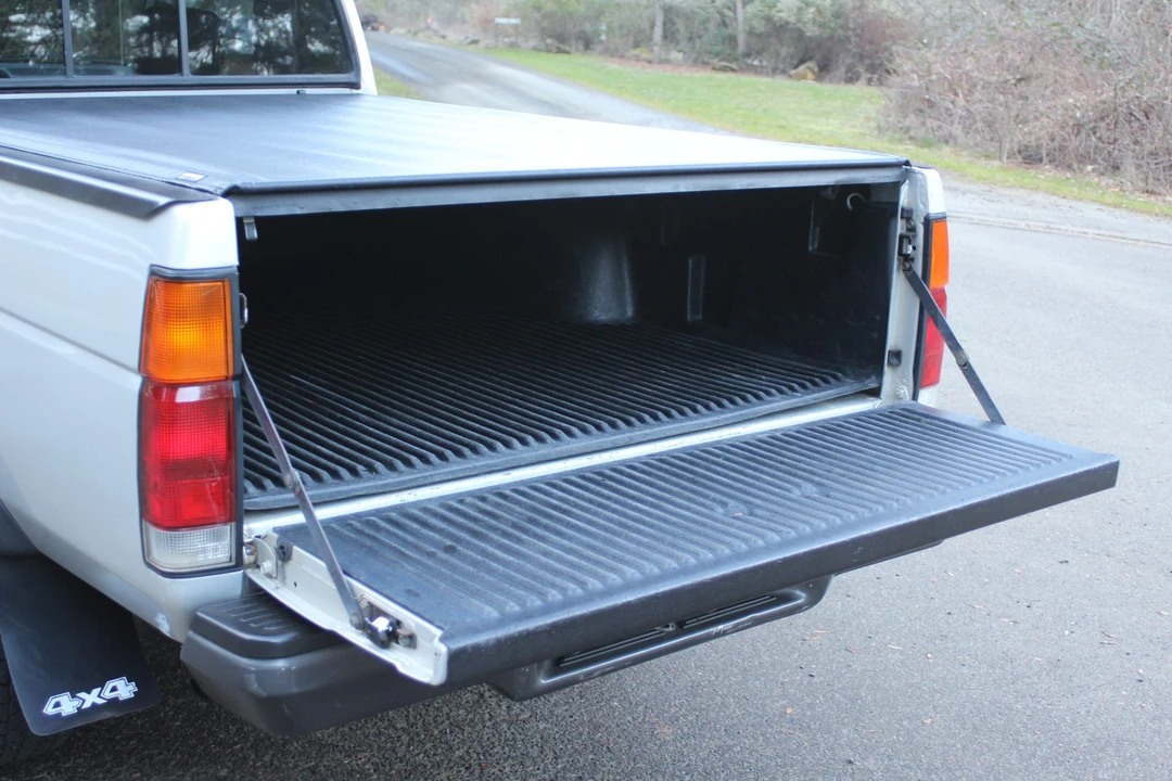 1997 Nissan Frontier 1st Gen - Image 25 of 31