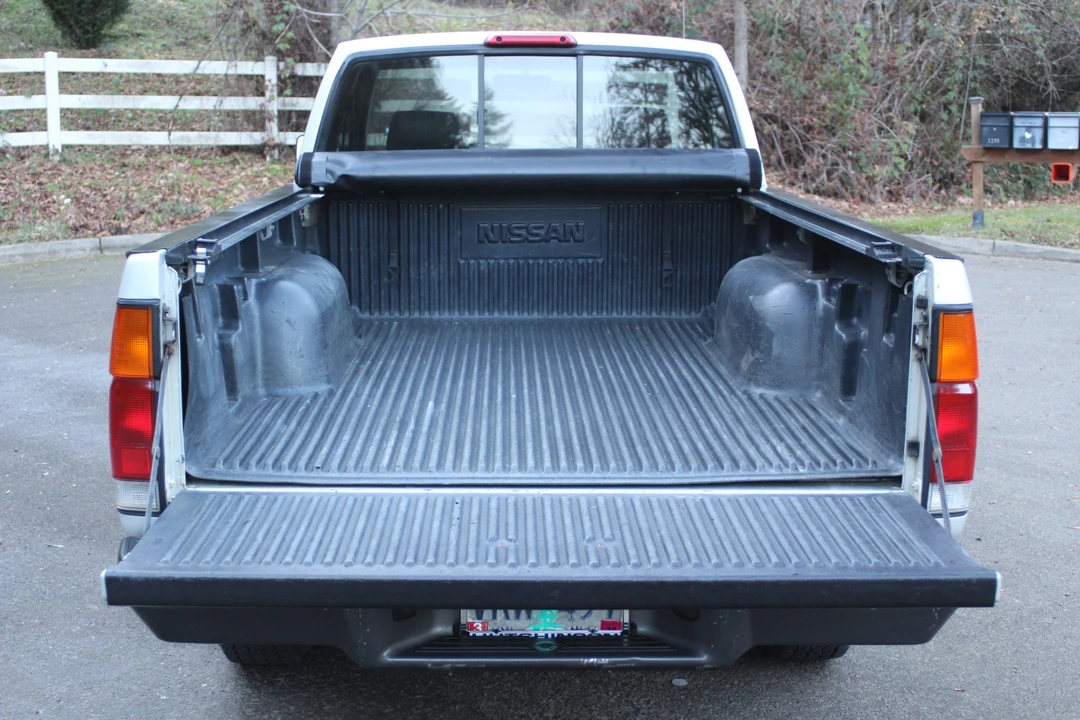 1997 Nissan Frontier 1st Gen - Image 27 of 31