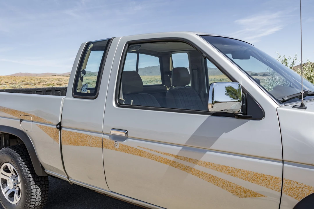 1997 Nissan Frontier 1st Gen - Image 29 of 31