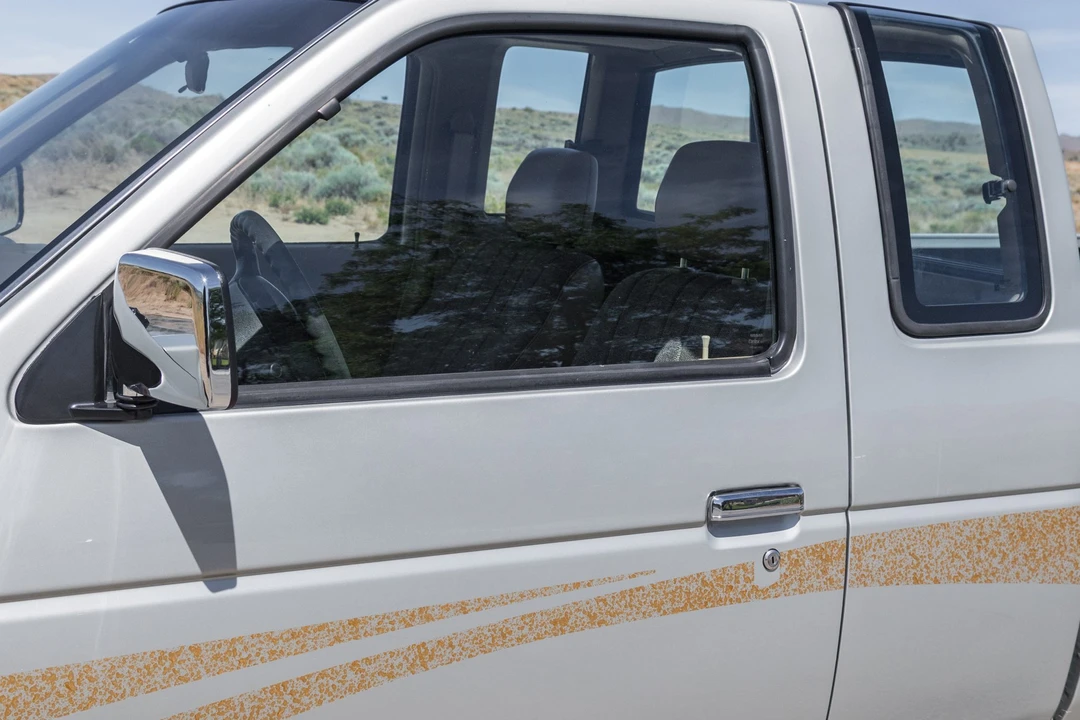 1997 Nissan Frontier 1st Gen - Image 30 of 31