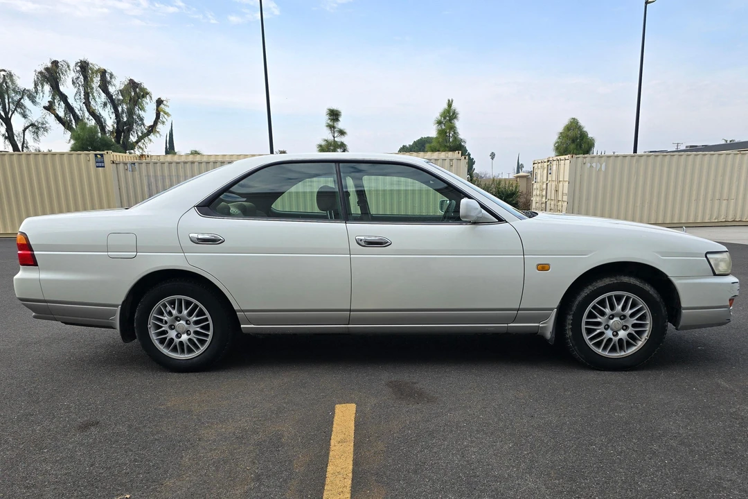 1997 Nissan Laurel 8th Gen - Image 3 of 31