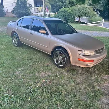 1997 Nissan Maxima GLE Sedan 4D