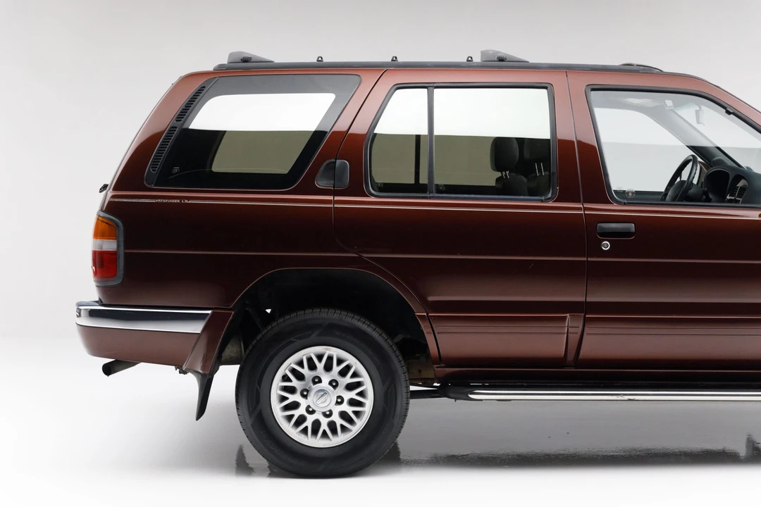1997 Nissan Pathfinder 2nd Gen - Image 23 of 31