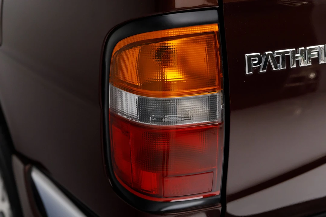 1997 Nissan Pathfinder 2nd Gen - Image 28 of 31