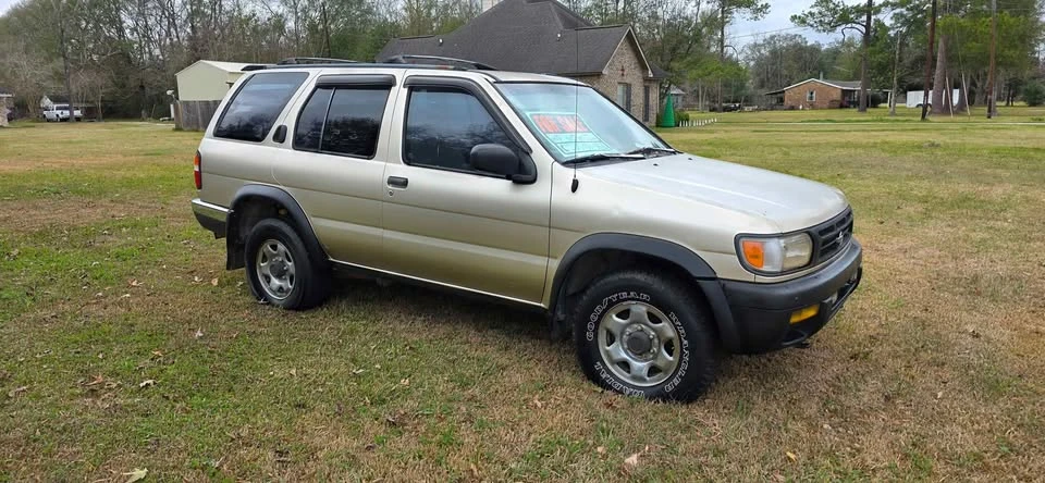 1997 Nissan Pathfinder 2nd Gen - Image 2 of 3