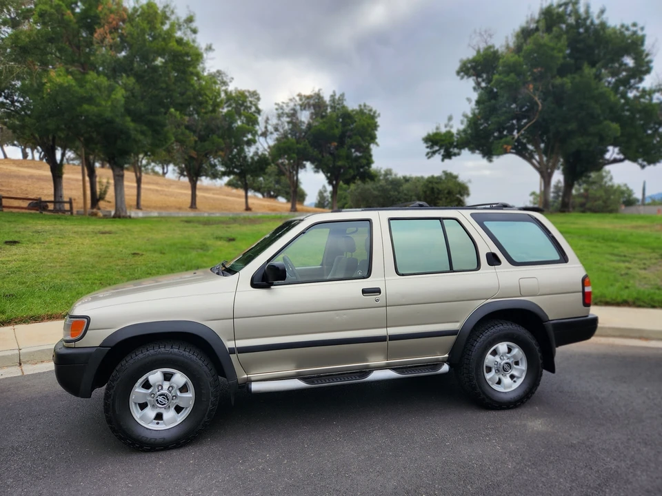 1997 Nissan Pathfinder 2nd Gen - Image 2 of 31