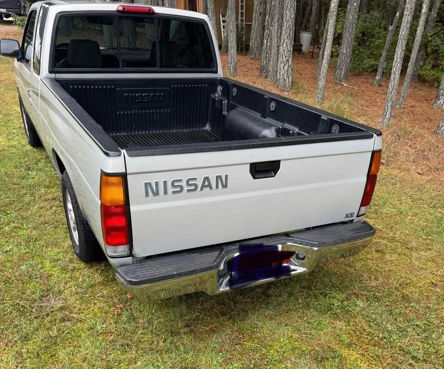 1997 Nissan Frontier 1st Gen - Image 4 of 11