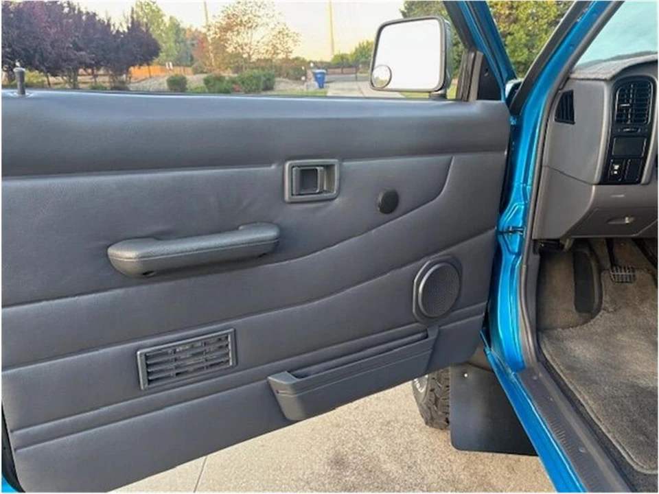 1997 Nissan Frontier 1st Gen - Image 10 of 17
