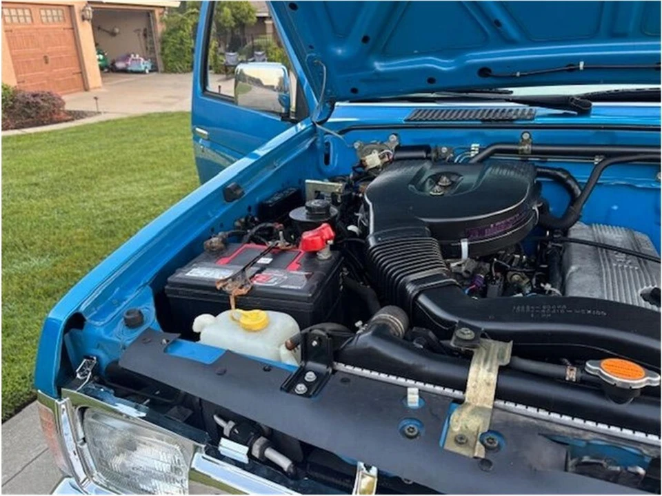 1997 Nissan Frontier 1st Gen - Image 15 of 17