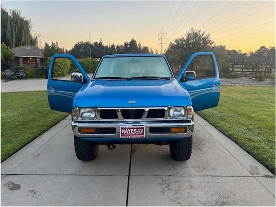 1997 Nissan Frontier 1st Gen - Image 16 of 17