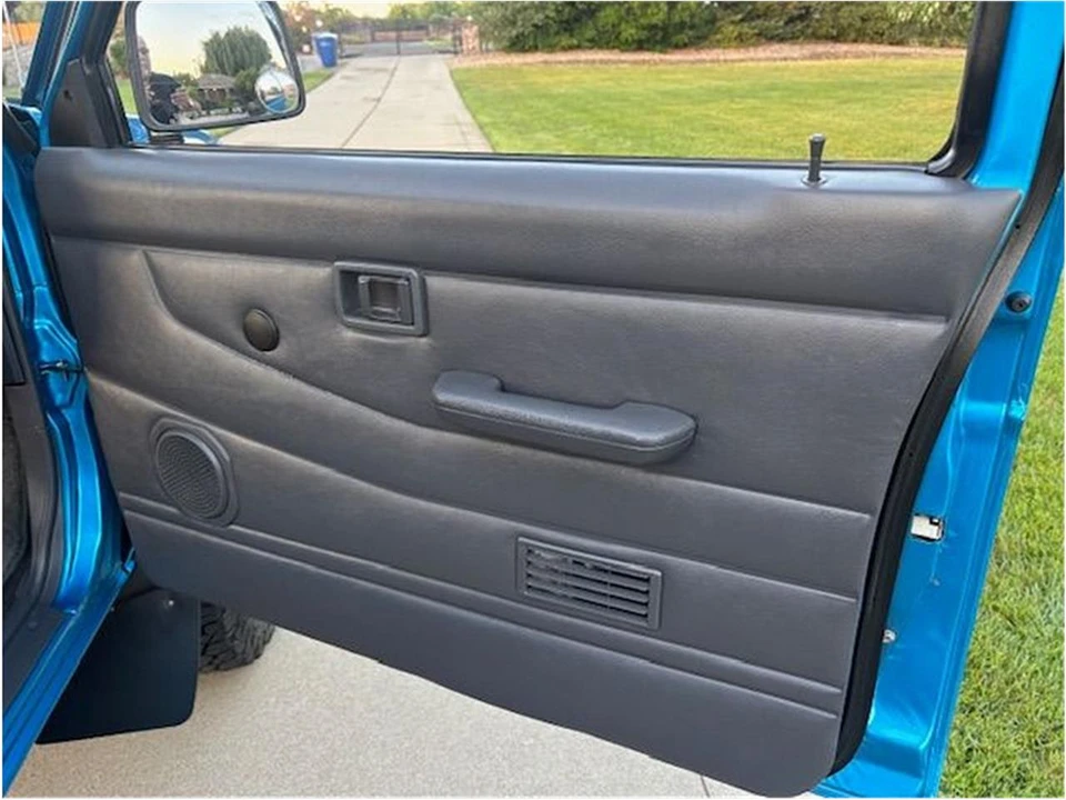 1997 Nissan Frontier 1st Gen - Image 8 of 17
