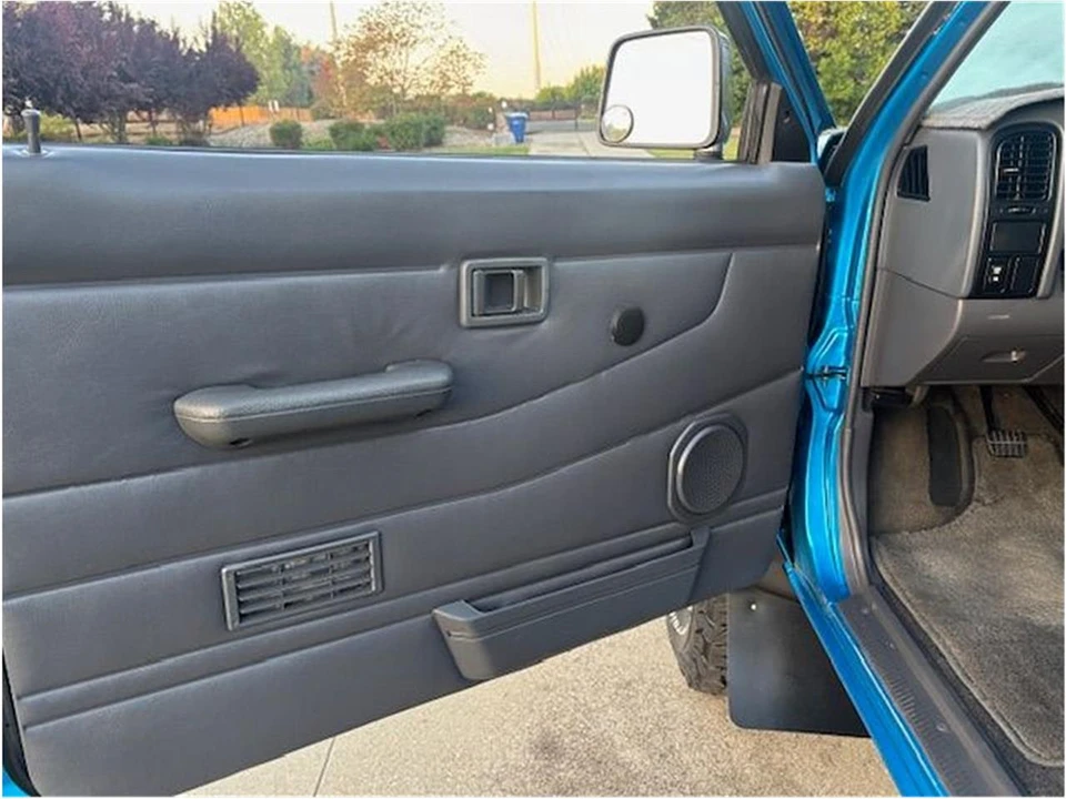 1997 Nissan Frontier 1st Gen - Image 10 of 17
