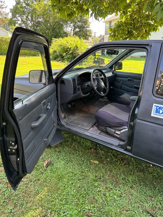 1997 Nissan Frontier 1st Gen - Image 21 of 31
