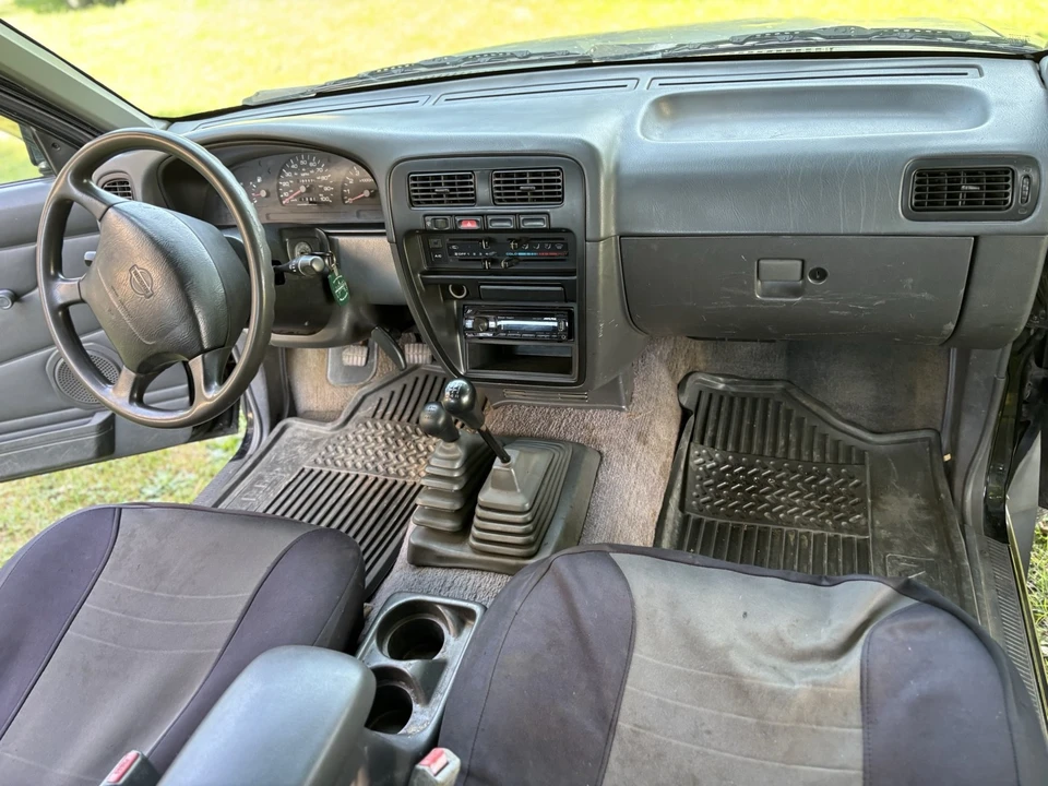 1997 Nissan Frontier 1st Gen - Image 25 of 31