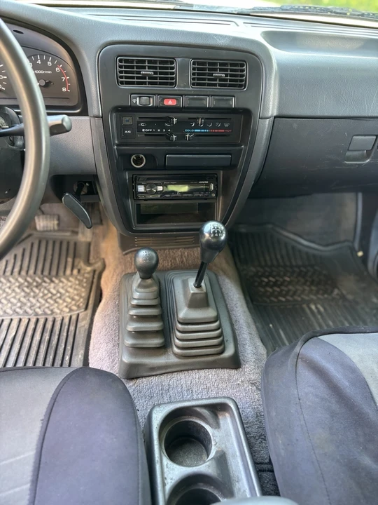 1997 Nissan Frontier 1st Gen - Image 30 of 31