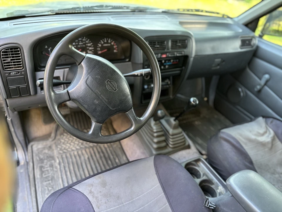 1997 Nissan Frontier 1st Gen - Image 28 of 31