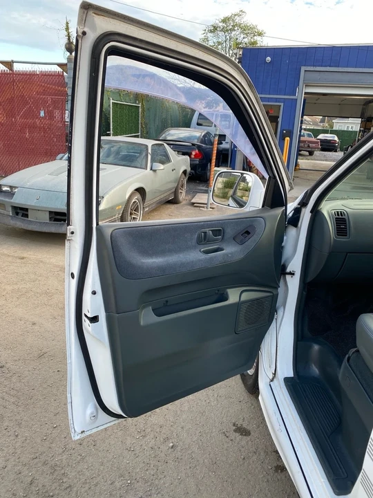 1997 Nissan Quest - Image 15 of 21