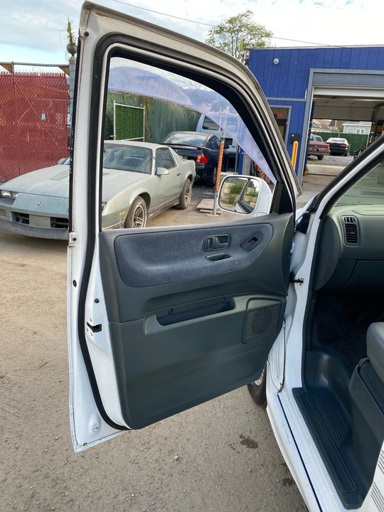 1997 Nissan Quest - Image 15 of 21